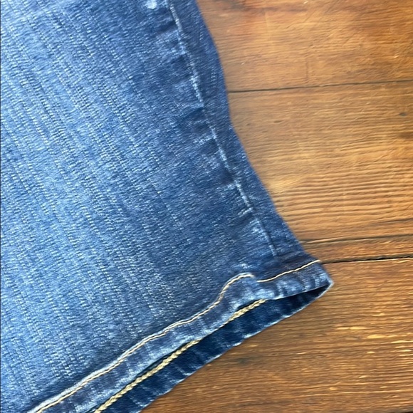 Torrid Blue Jean Shorts with Classic Medium-Wash plus size 22 - Picture 3 of 6